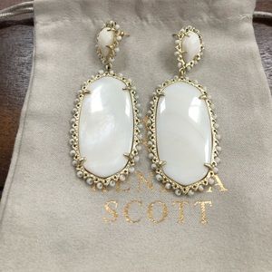 ❌SOLD❌Kendra Scott White Parsons Earrings